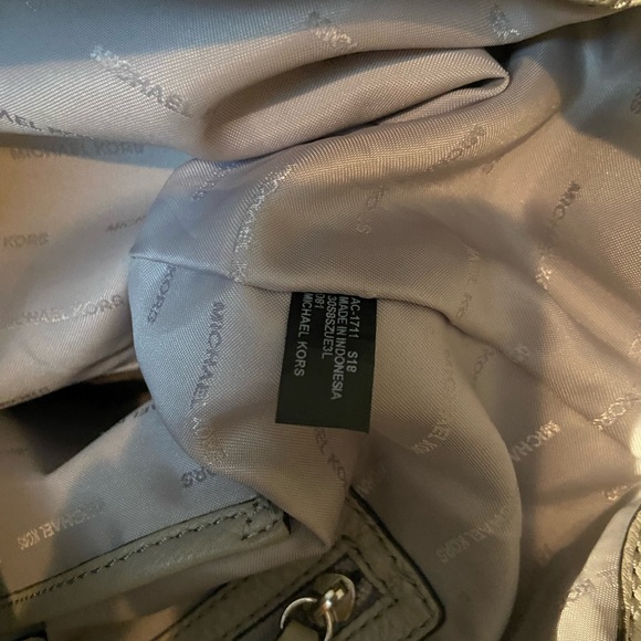 Gray Michael Kors Evie Large Leather Shoulder Bag - Picture 6 of 11